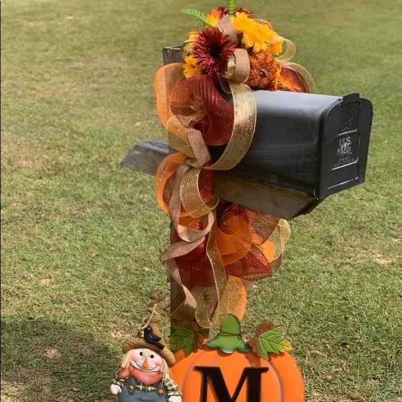 Mailbox swags - Picture 1 of 2